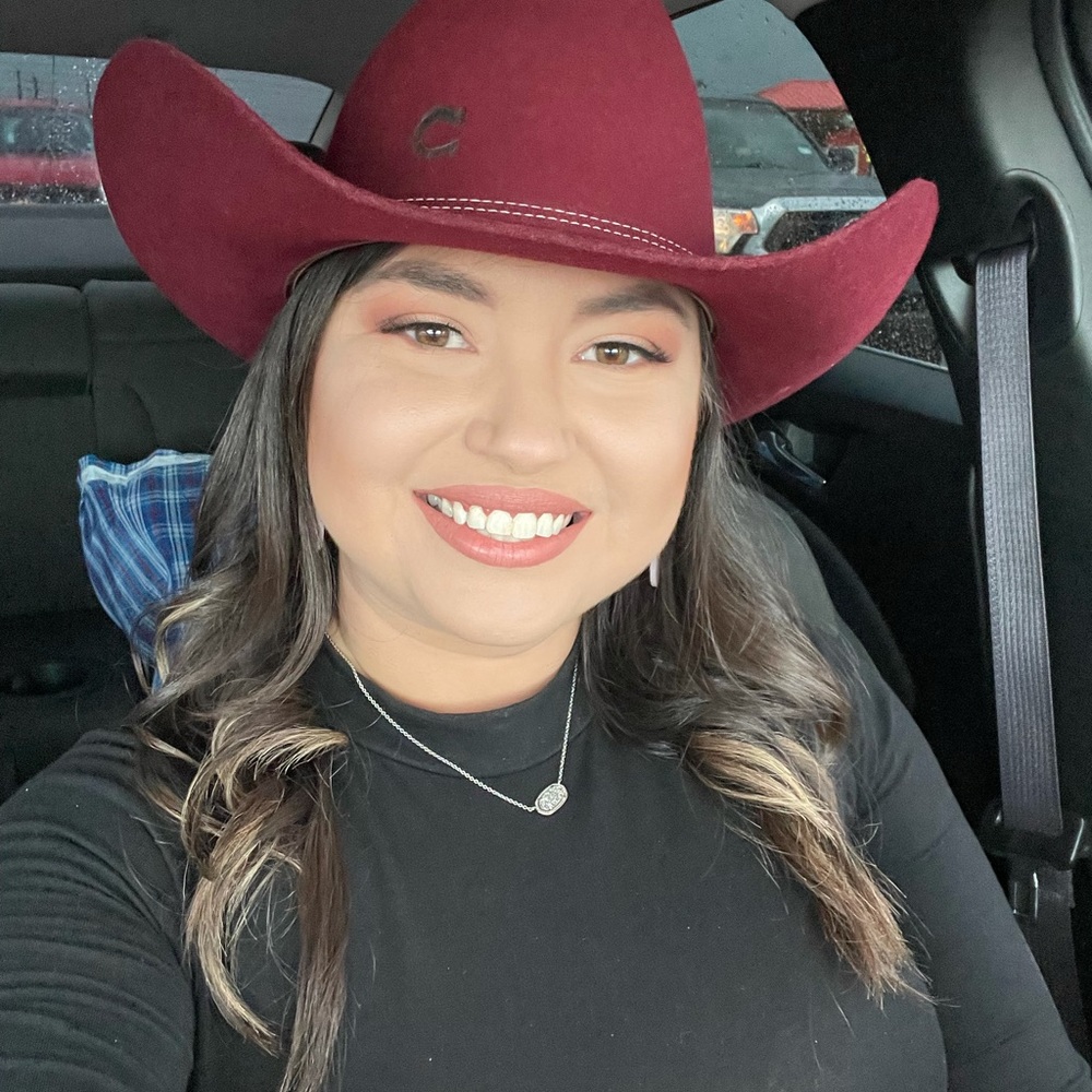Meet your Posher, Kassandra